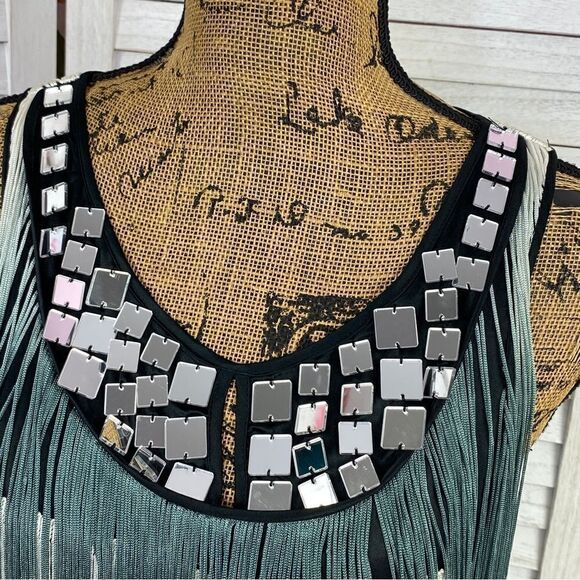 Bebe Mirrored Neck Fringe Sleeveless Top Blue White Ombre Small - Picture 5 of 11